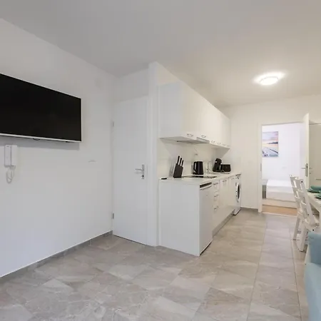 Appartement Alex In Kastel Novi
